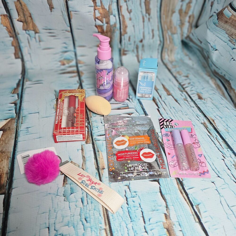 NEW Beauty Bundle Gift Set – Lip Gloss, Face Care, Makeup Sponge + Surprise Extr